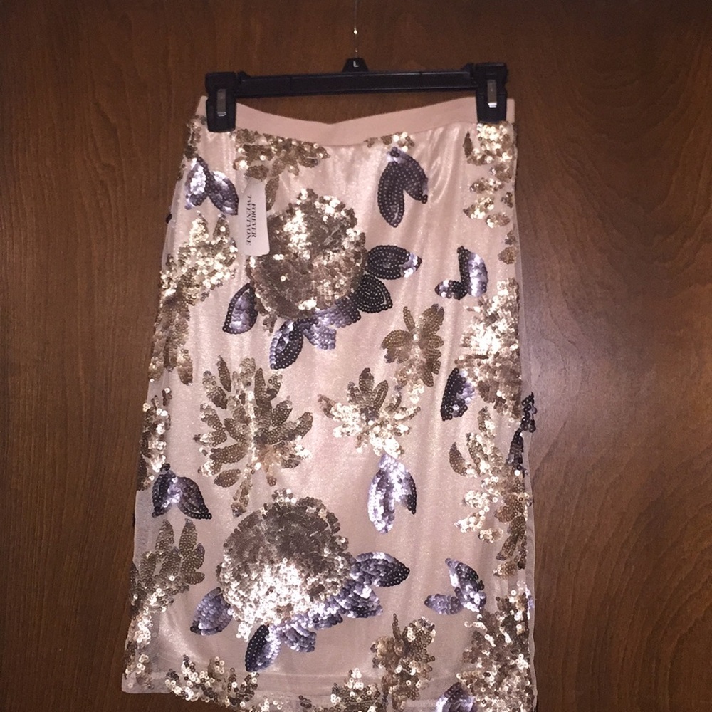 Embroiled skirt
